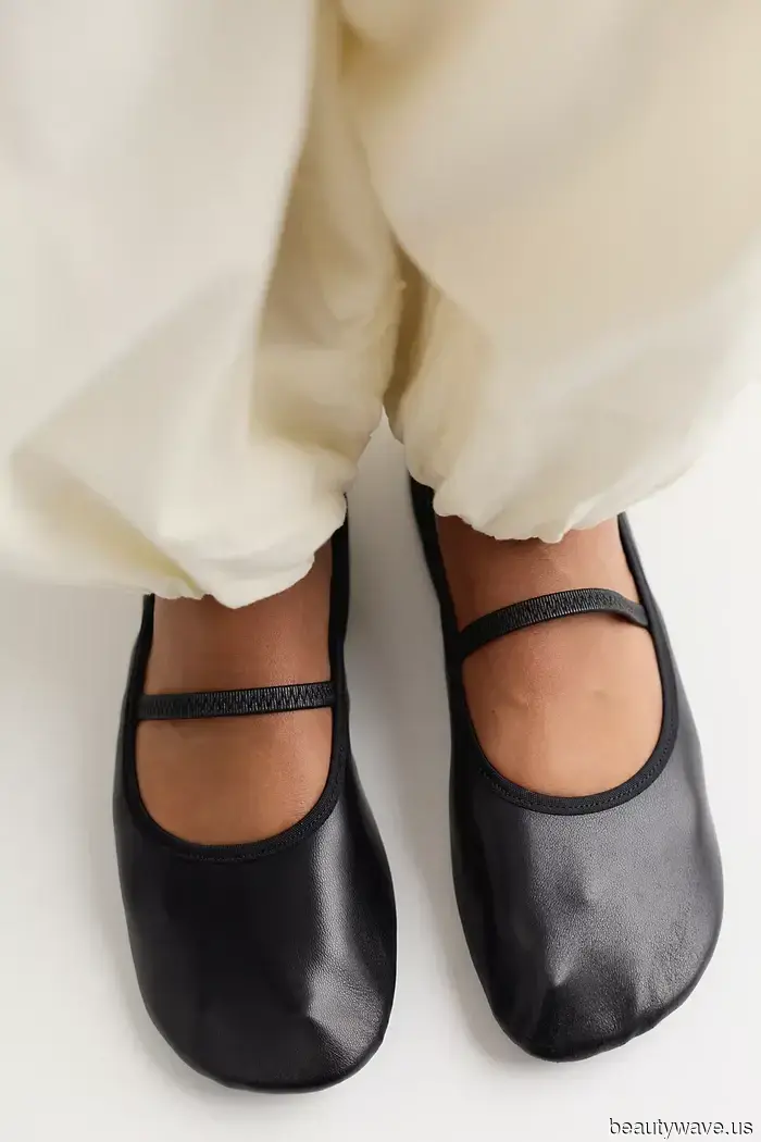 Con abiti e jeans, Alexa continua a tornare a questa tendenza di scarpe da ragazza francese.