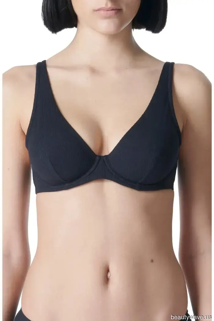 I wear a 34H, while my coworker is a 32B—we both tried the same one-size bra and have some opinions to share.
