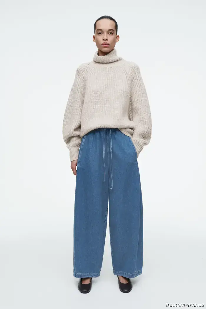 This summer denim trend is completely different from skinny jeans, and I’m noticing it everywhere.
