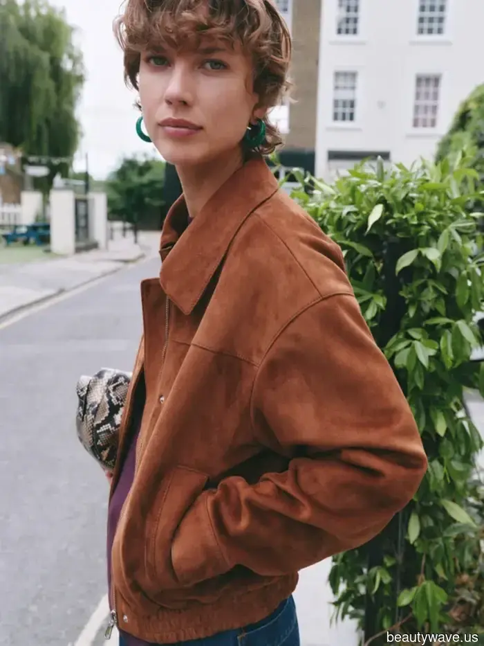 Jeans, jacket, shoes: This exact three-piece ensemble is what the trendiest fashion influencers are sporting.