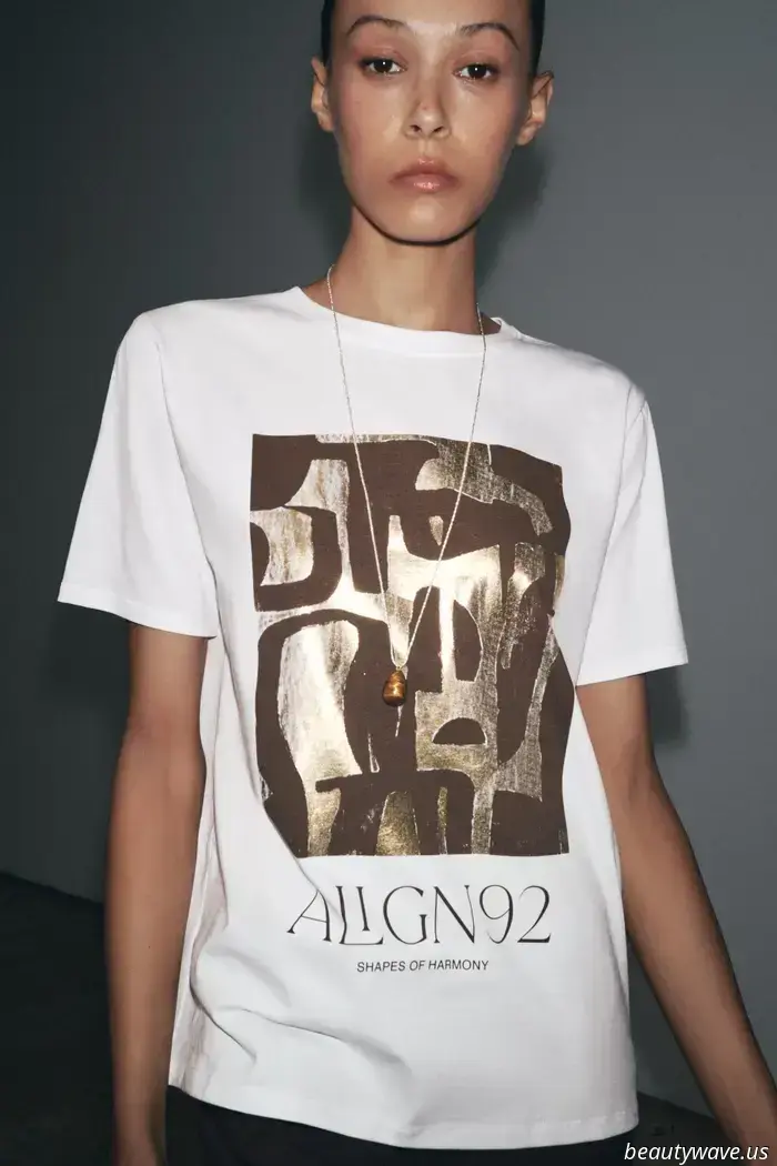 A Parigi, L.A. e Londra, le t-shirt bianche basic vengono messe da parte a favore di questa alternativa più alla moda