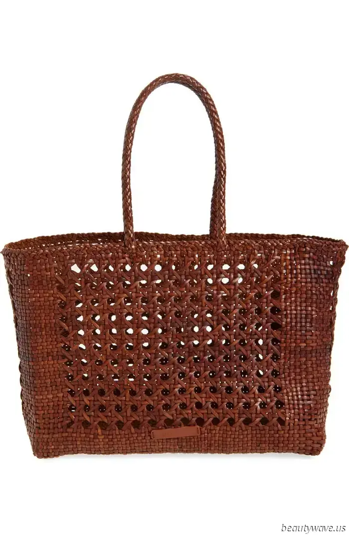 The Stylish 2025 Bag Trend That Ashley Olsen Has Been Sporting for Ten Years Already