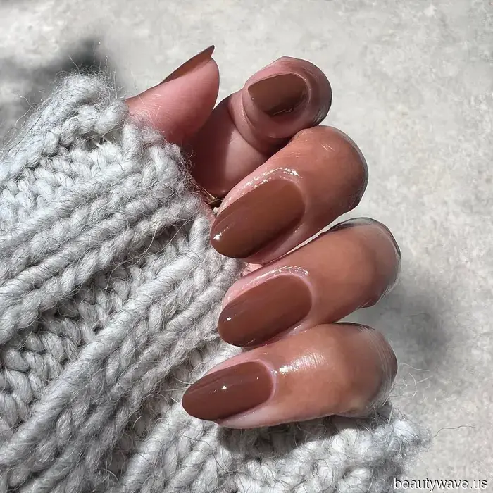 Da Onice a Bianco Latte, Questi Sono i 7 Migliori Colori di Unghie per Toni di Pelle Scura