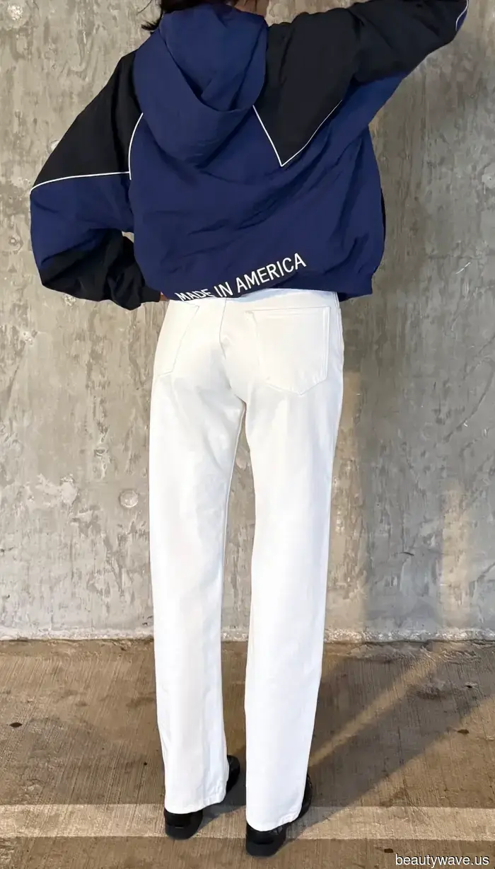 Nein, wirklich&mdash;Diese Denim-Farbe ist einfacher zu stylen als blaue *und* schwarze Jeans