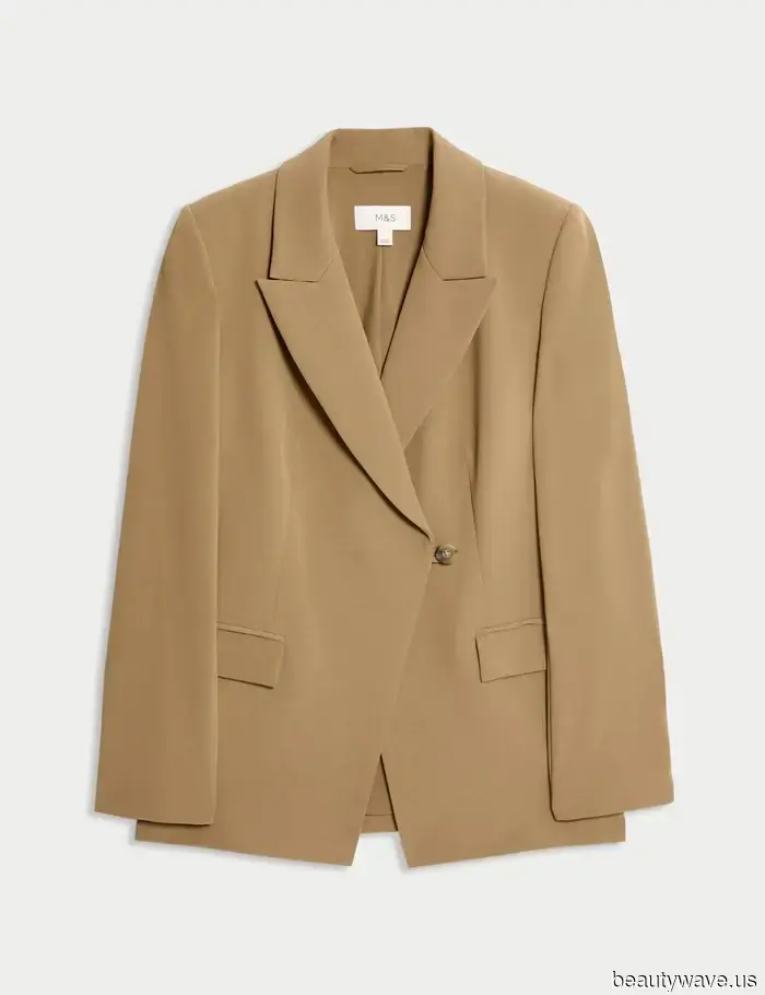 The Shoe Color Trend That Ensures Jeans Paired with Blazers Appear Modern Instead of Outdated in 2025