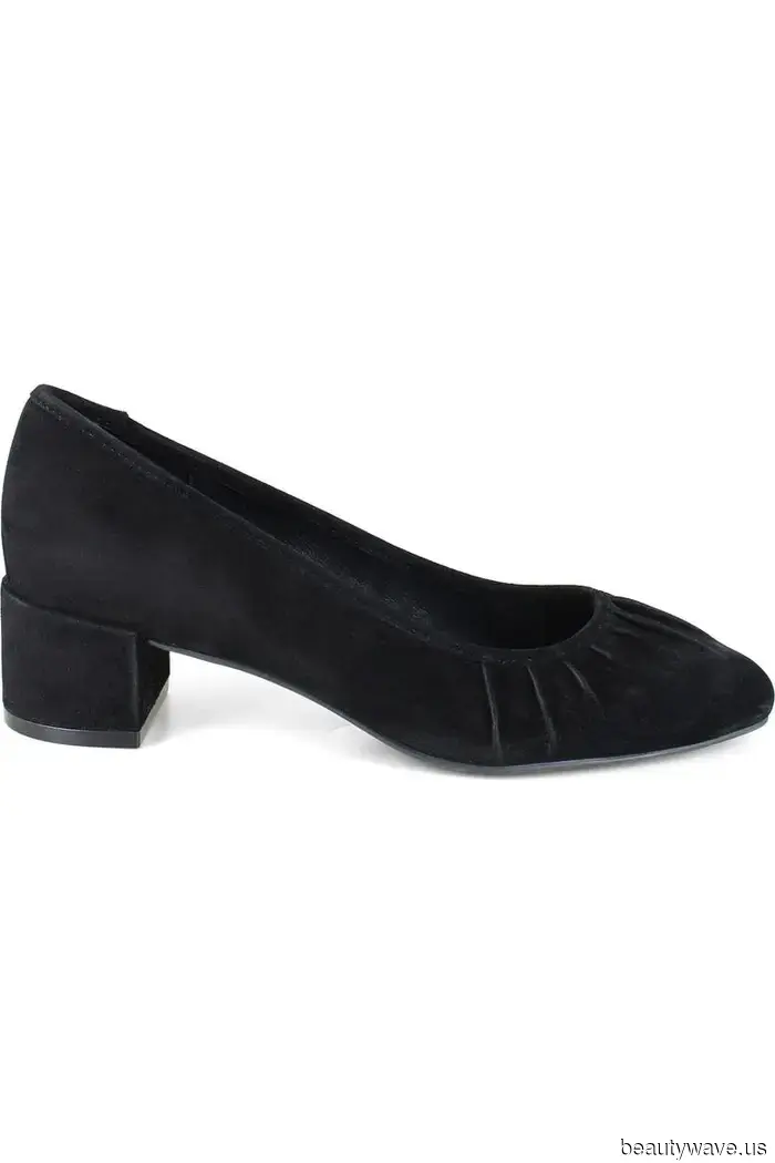 Identifying an It Girl in 2026: This Trendy Cropped Jeans Look and This French-Inspired Shoe Style