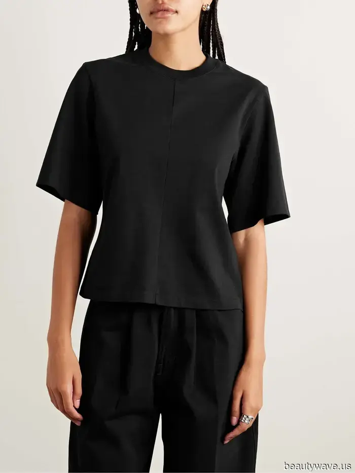 Forget about fleeces and hoodies—this is the must-have jacket for pairing with plain leggings.