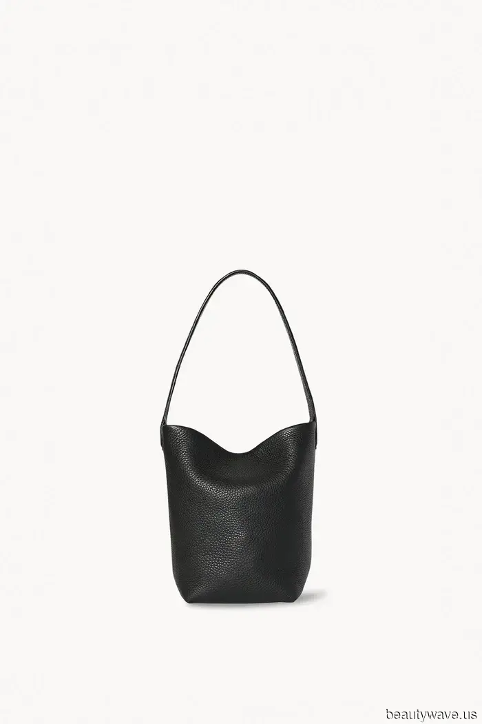 Ich sage es voraus: Diese weniger bekannte The Row Tasche wird der nächste Kultkauf sein.