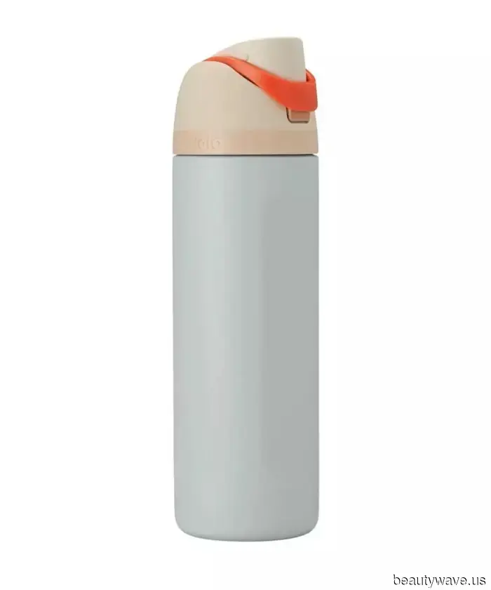 What's in My Bag: 12 Essential Personal Items I Always Bring When Flying