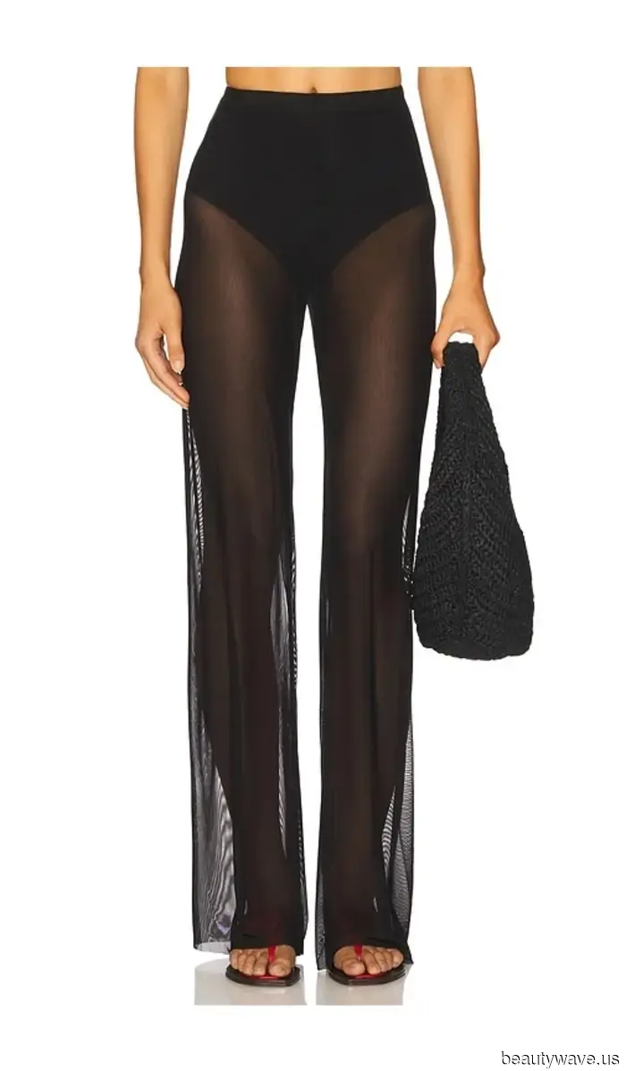 Questo è il modo meno spaventoso di indossare la tendenza dei vestiti trasparenti.