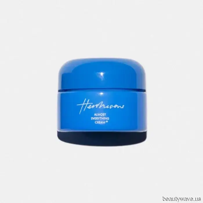 A celebrity hairstylist recently demonstrated the technique for achieving the ideal slicked-back bun.