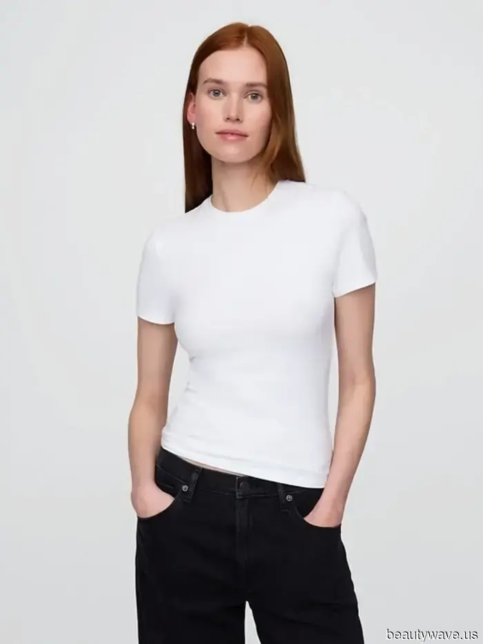 Lindsay Lohan understands that this will forever be the trendiest way to sport a denim jacket associated with millennials.