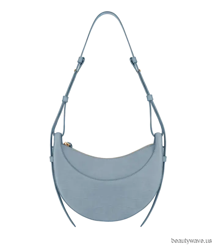 A friend inquired about the handbag color trends that will be popular this winter and in the future, so I shared these essential styles with her.