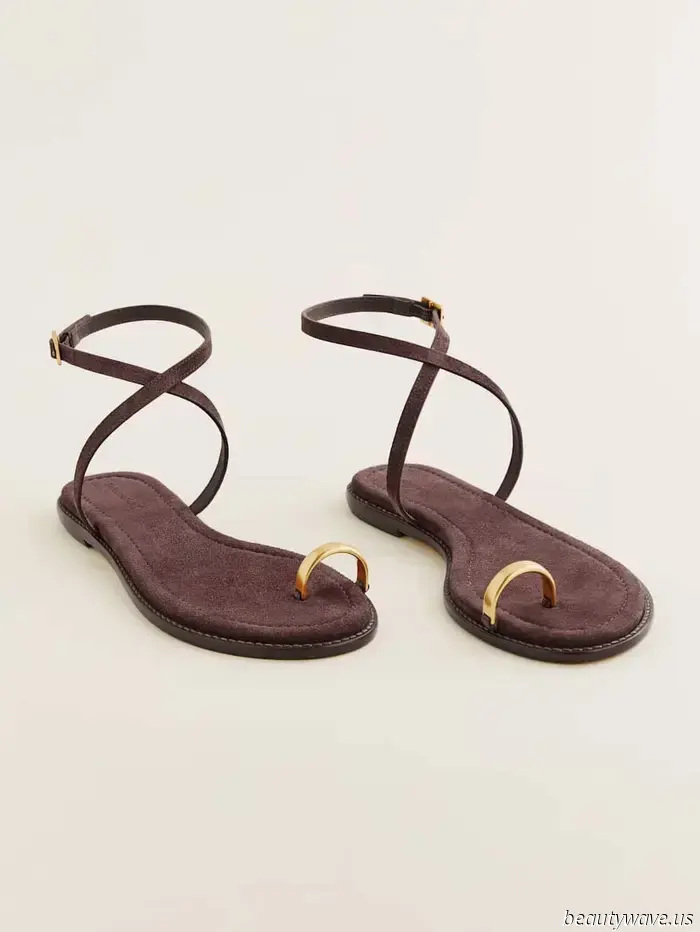 Queste sono le uniche paia di sandali piatti eleganti che contano per l'estate 2025