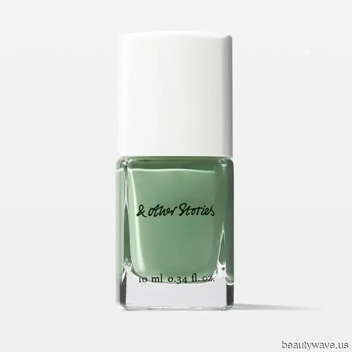 No, No Blanco&mdash;Este Color de Uñas Francés Inesperado Está Listo para Dominar Esta Temporada