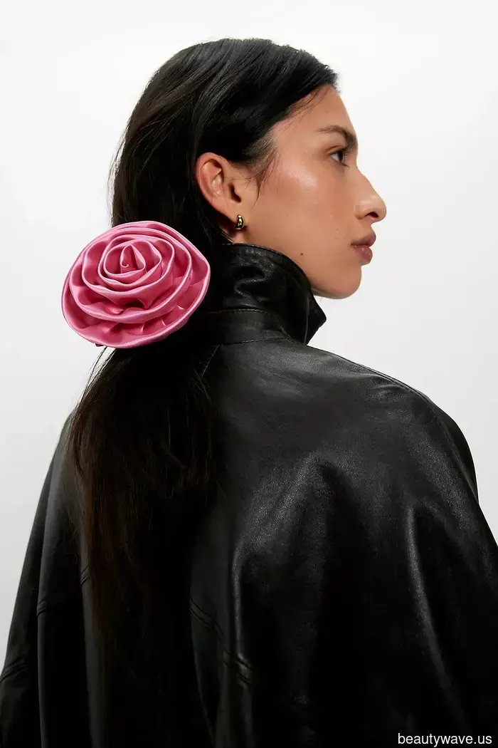 It's My Duty to Observe: The Highly Specific Accessory That Trendy Girls in NYC Are Now Fixated On