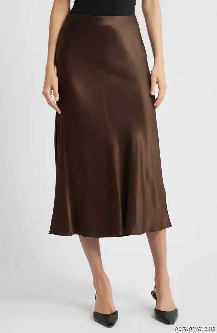 Featured in Paris: The Two Color Trends That Will Be Worn Together This Fall