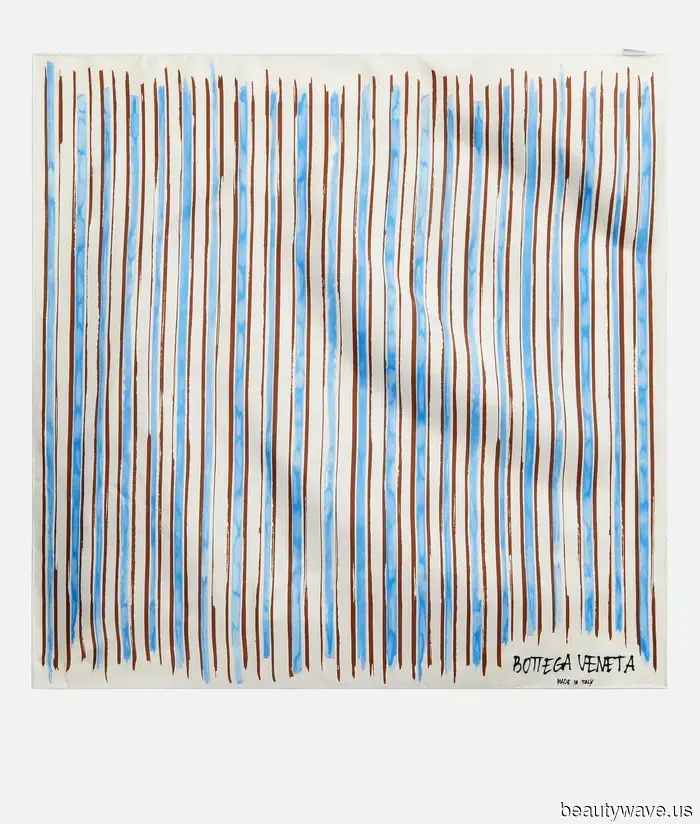 Siehe: Eine Lektion darin, wie man einen Seidenschal trägt, courtesy of New York, London und Paris' stilvollsten.