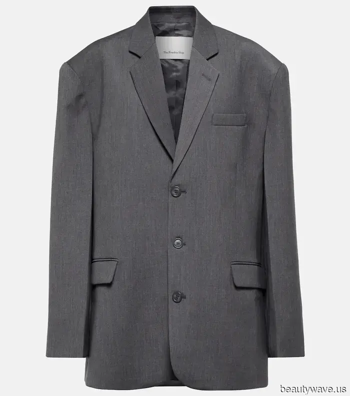 Esta tendencia de denim oscuro está regresando este otoño&mdash;5 maneras en que los vestidores de élite la están usando ahora.