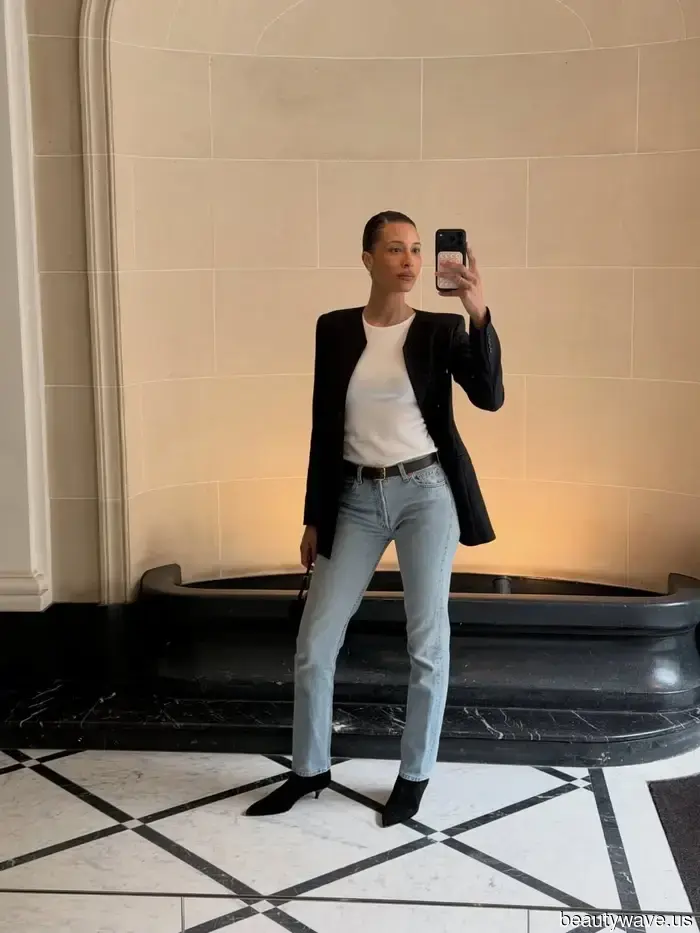 Styling Light-Wash Denim for Spring, as Suggested by Style Influencers