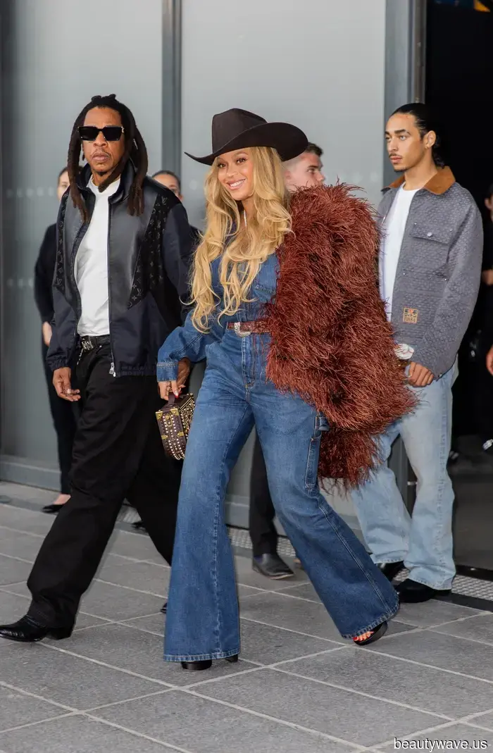 Here are 10 iconic celebrity jeans looks that are always on my moodboard.