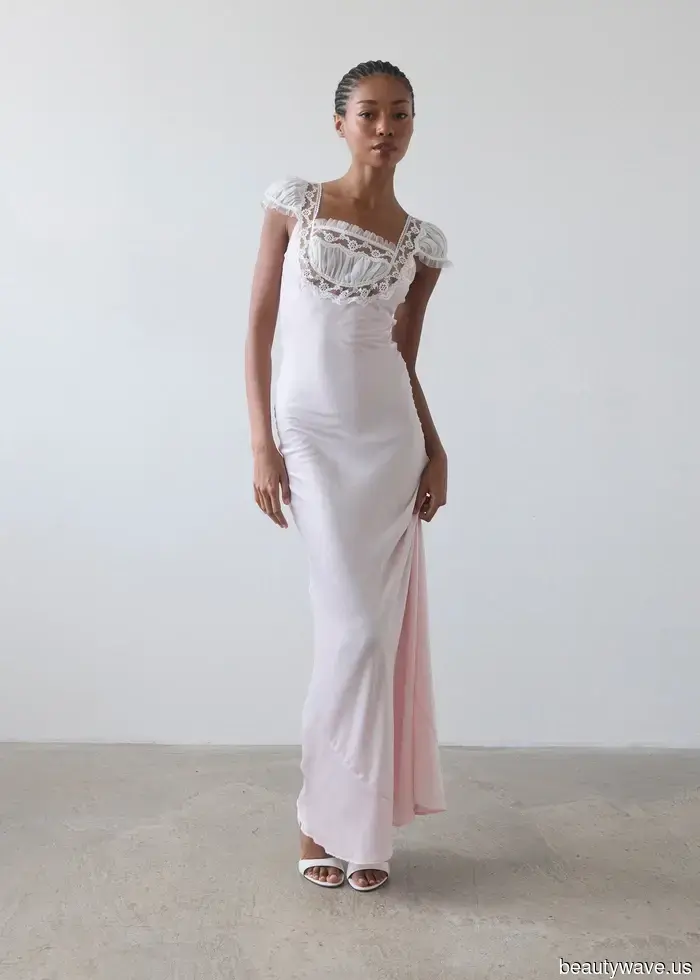 No Need for Glitter or Velvet—This Is the Sophisticated Dress Trend That J.Lo Is Opting For Instead.