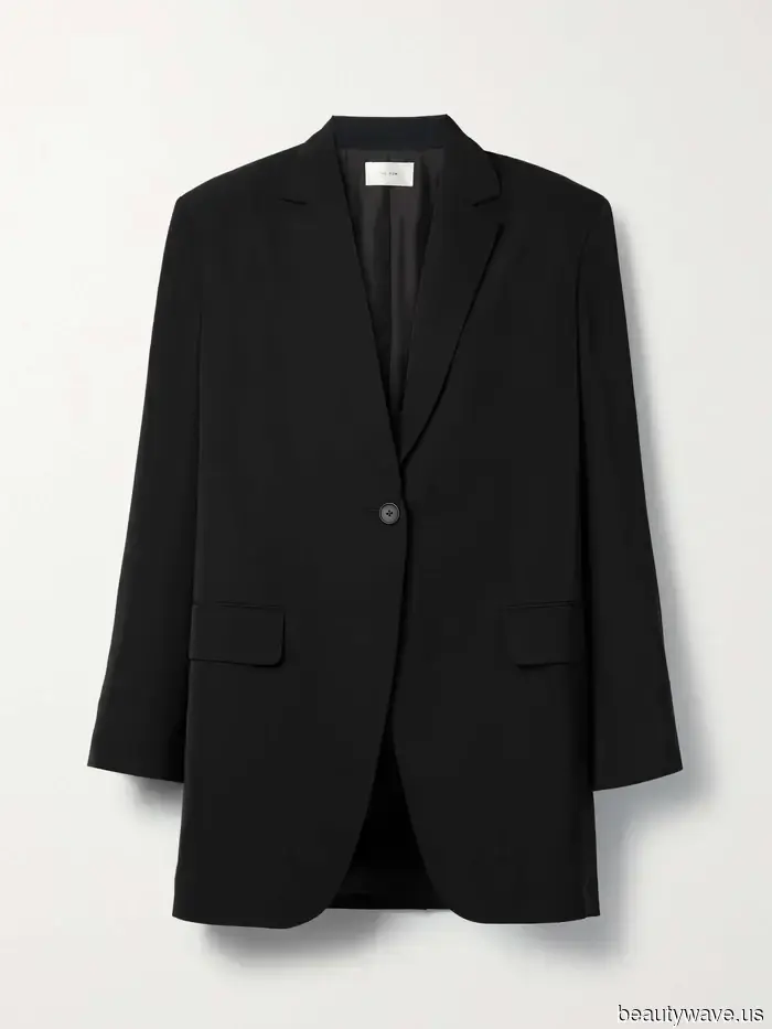 El vestuario de la gira de Anne Hathaway para El diablo viste a la moda 2 se centra en los momentos fuera de servicio.