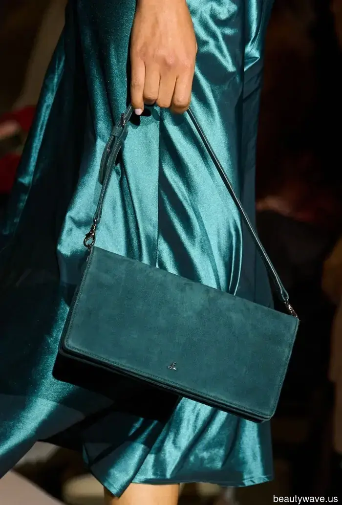 La mia amica mi ha chiesto quali tendenze di colore delle borse domineranno nel 2026&mdash;le ho inviato questi 7.