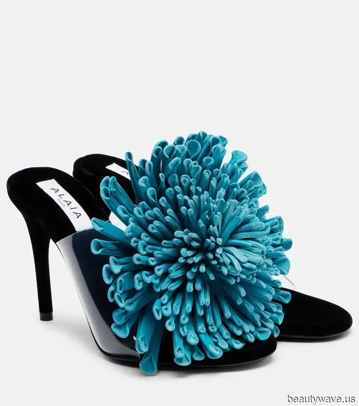 My friend inquired about the accessories that will be in style this season—without a doubt, these six will be.