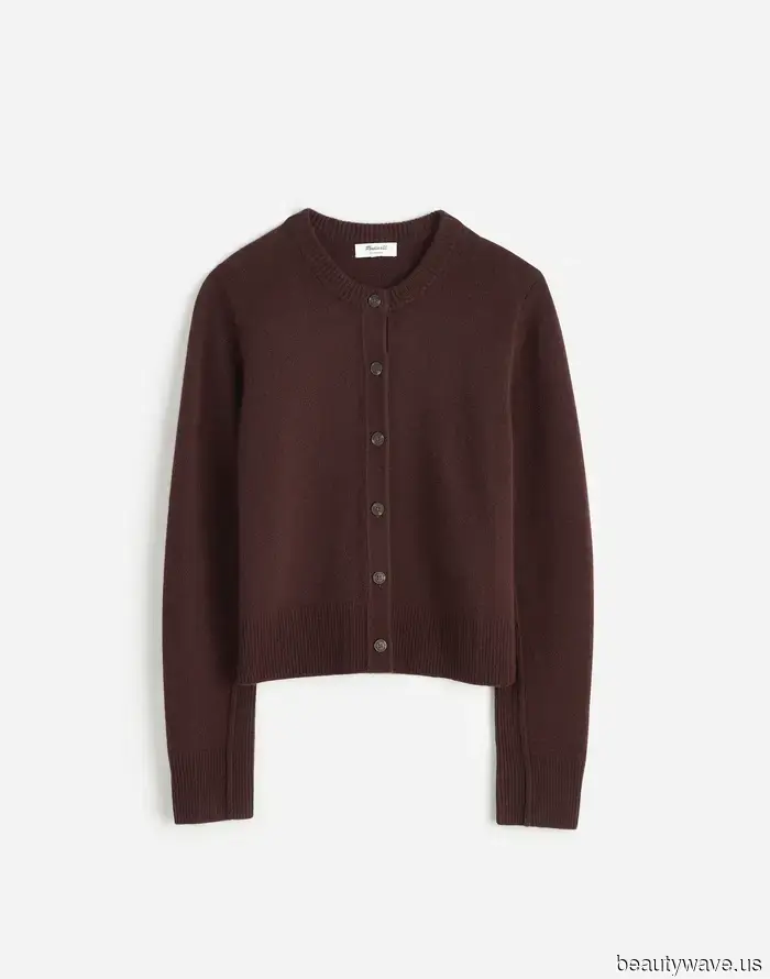 Zoë Kravitz recently donned the effortless 3-piece ensemble that I've been noticing around downtown NYC.