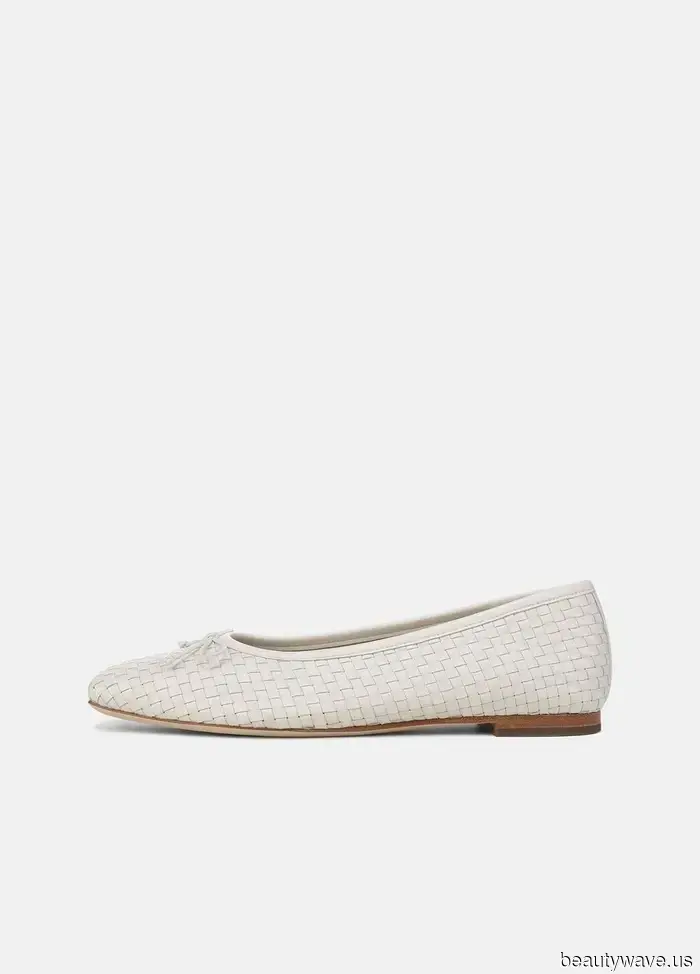 Le persone di moda a Parigi sanno che queste tendenze estive delle scarpe sono fondamentali per un look ben curato.