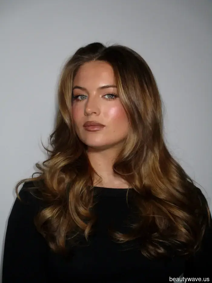"Aussie Girl Glam" is the sun-kissed makeup look I’m eager to experiment with this summer.