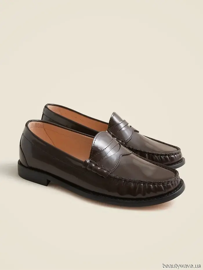 I’m noticing this subtly stylish flat-shoe trend being paired with outfits all over the place this fall.