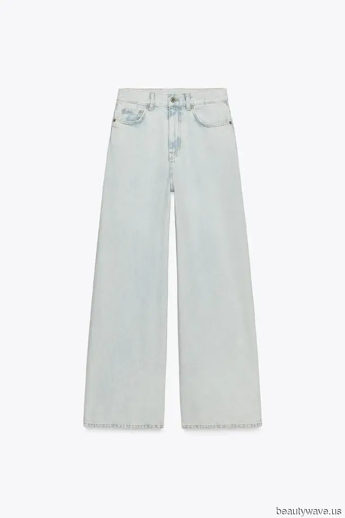 Ariana Grande has effortlessly made a seldom-seen winter jeans color look incredibly stylish.