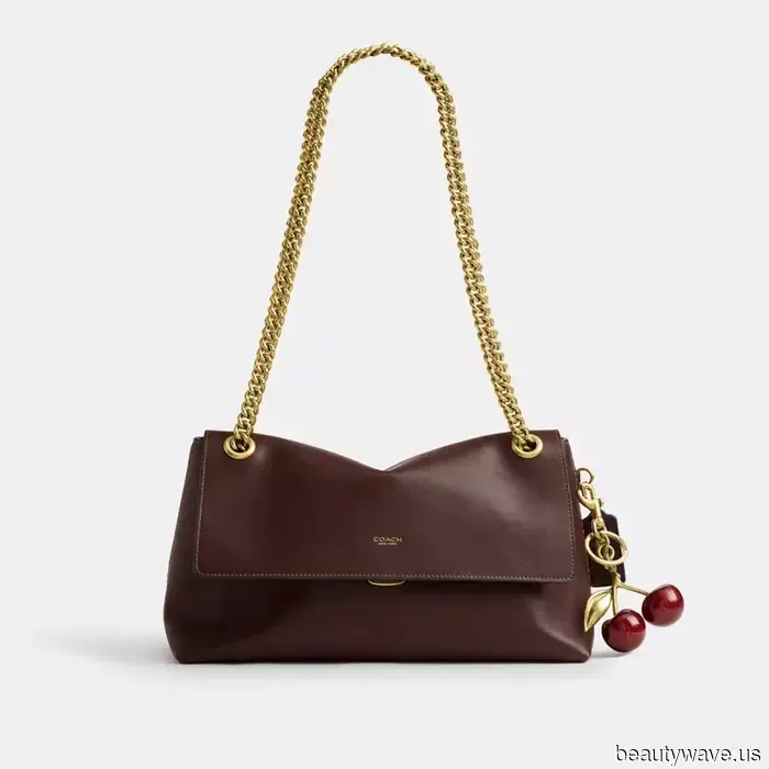 PSA: The Pant-and-Heel Ensemble Trendy Girls Are Sporting with Coach's Latest Must-Have Bag