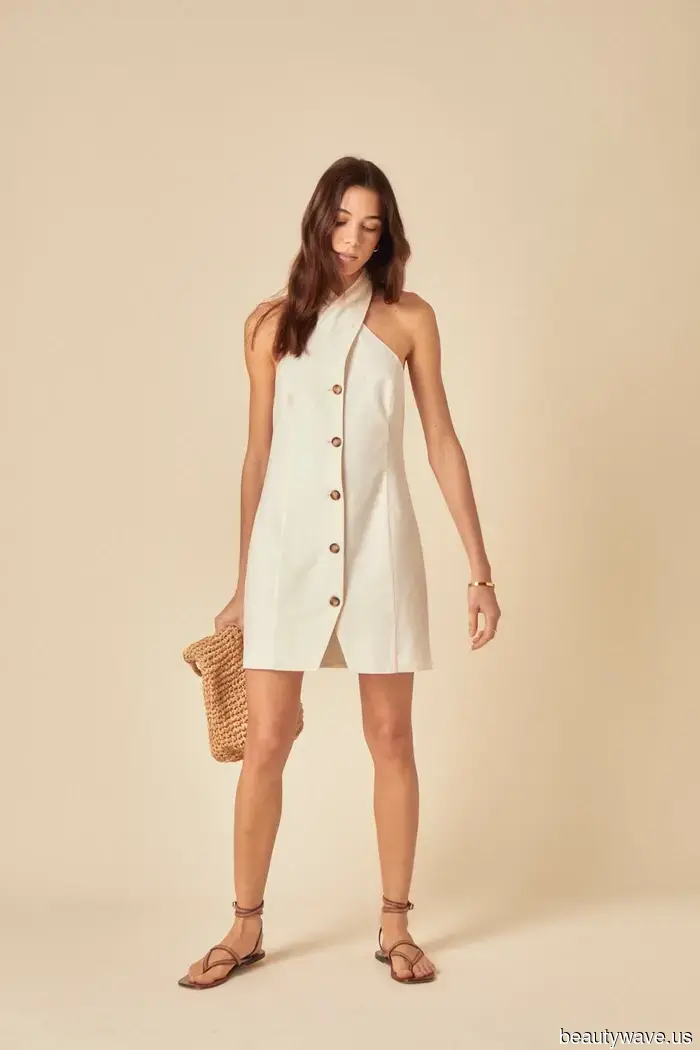 Este vestido sencillo de los años 2000 está en la maleta de todas las personas de moda este verano.