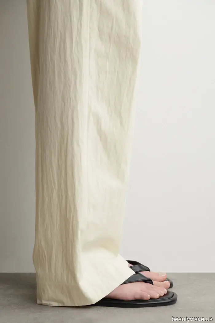 Bootcut leggings can appear odd when paired with the wrong footwear, but these five styles are chic choices.