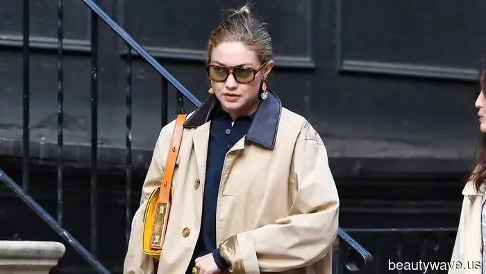 No, not black or brown—this season's coolest shoe color to pair with light jeans is different.