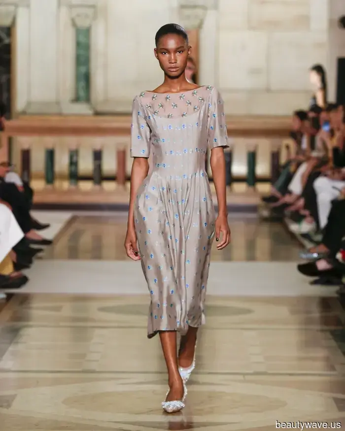 Bei Tory Burch ist es für den Frühling 2026 angesagt, sich wie ein cooler Uptown-Mädchen zu kleiden.