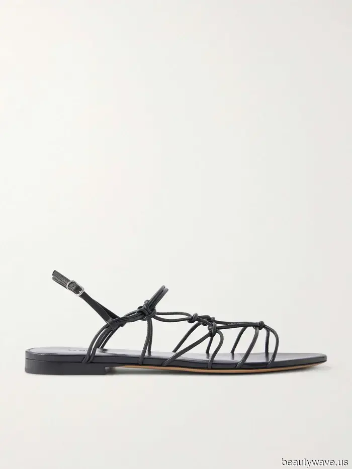 I’ve conducted the research—here are the most stylish sandals to pair with barrel-leg jeans.