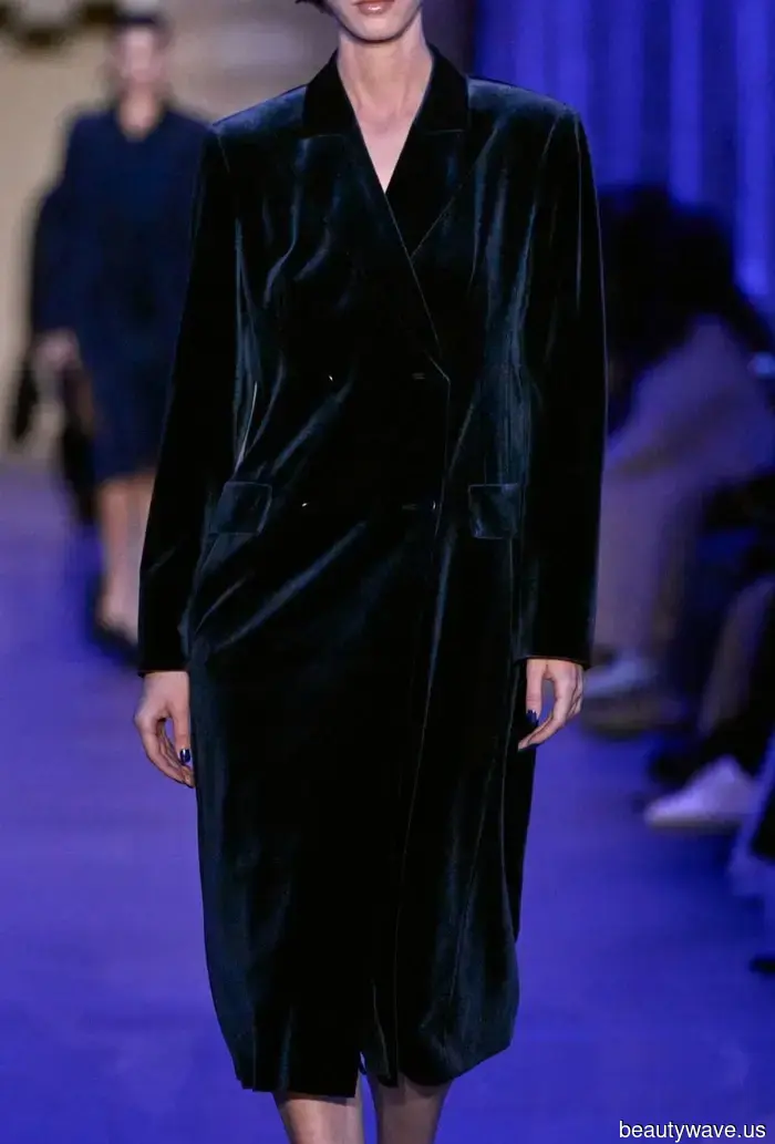 Chic Women in London, New York, and Paris Will Embrace These 8 Coat Trends This Autumn