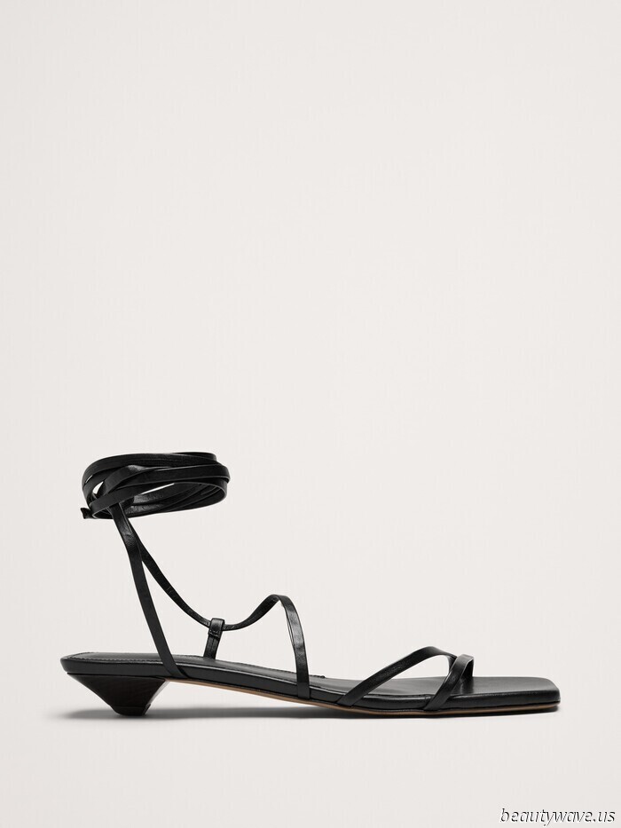 As a Shopping Director residing in Banana Republic, here are the 40 items that I consider to be the most stylish at the moment.