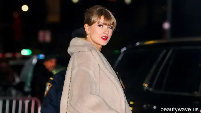 Taylor Swift ha fatto la scelta più alla moda indossando insieme queste tendenze di colore per borse e stivali.