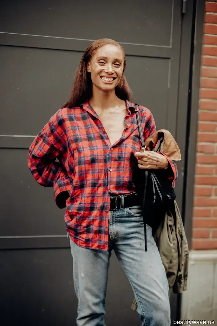 Thanks to the Olsen Twins and fashionable European influencers, everyone is now rushing to purchase this 30-year-old shirt trend for the winter season.