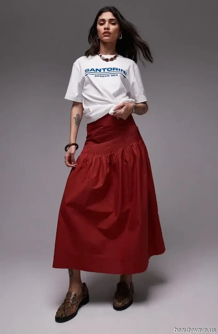 Si estás cansado de camisetas y pantalones cortos, este es el nuevo uniforme de verano para llevar con zapatillas.