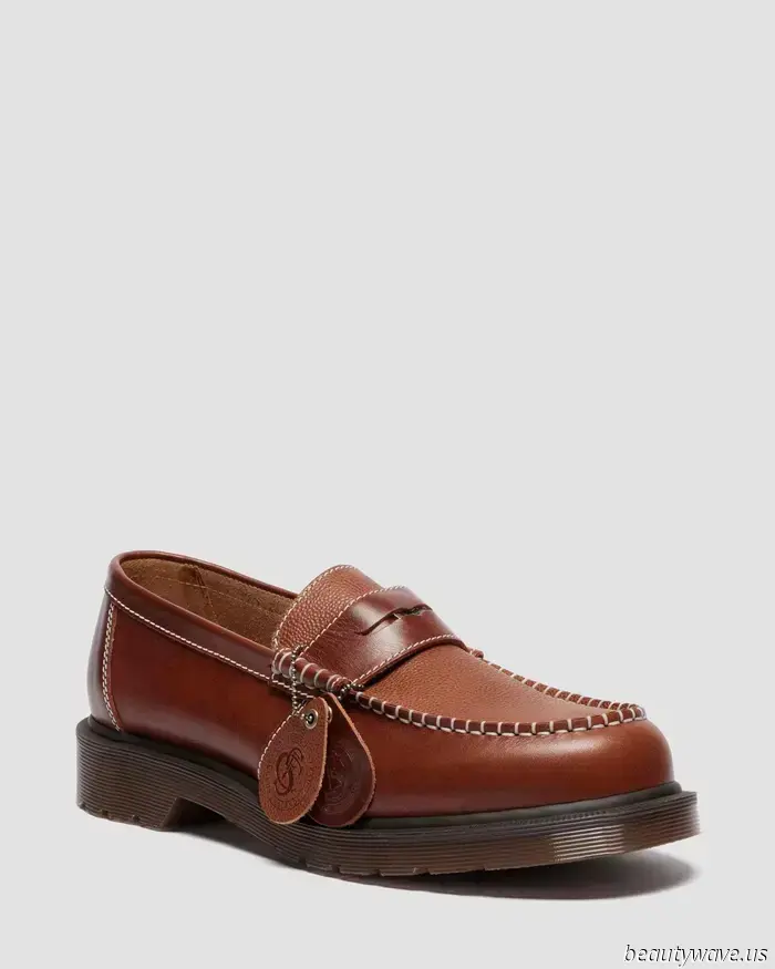 Una persona della Gen Z esperta di moda mi ha appena detto di evitare i semplici mocassini e di privilegiare invece questa elegante tendenza per l'autunno.