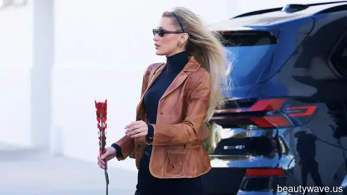 Los jeans bootcut han vuelto&mdash;Estos son los zapatos anti-tendencia con los que se ven más geniales.