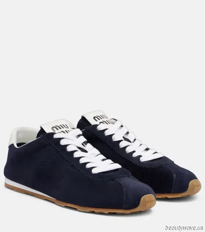 8 zapatillas elegantes para llevar a la oficina, según editoras de moda con estilo