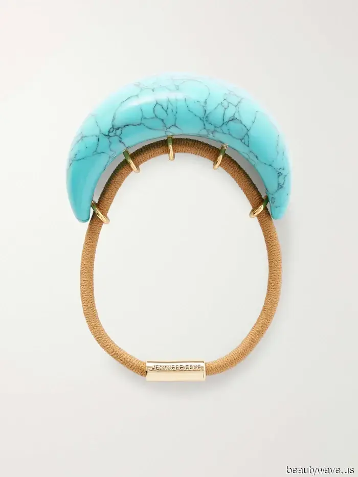 Even Minimalists Are Reevaluating Neutral Colors for Accessories in This Unexpected Color Trend.