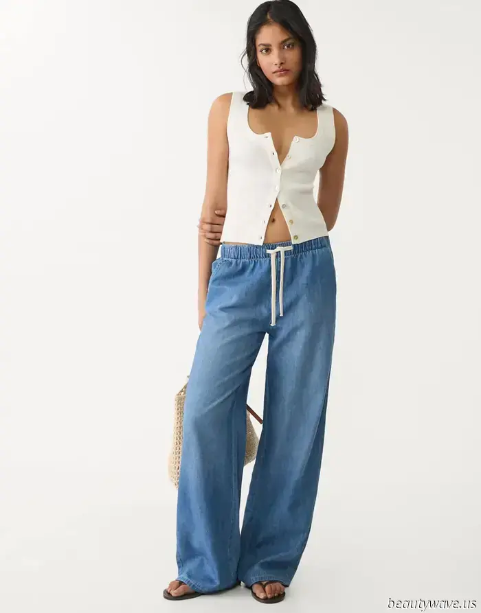 This summer denim trend is completely different from skinny jeans, and I’m noticing it everywhere.